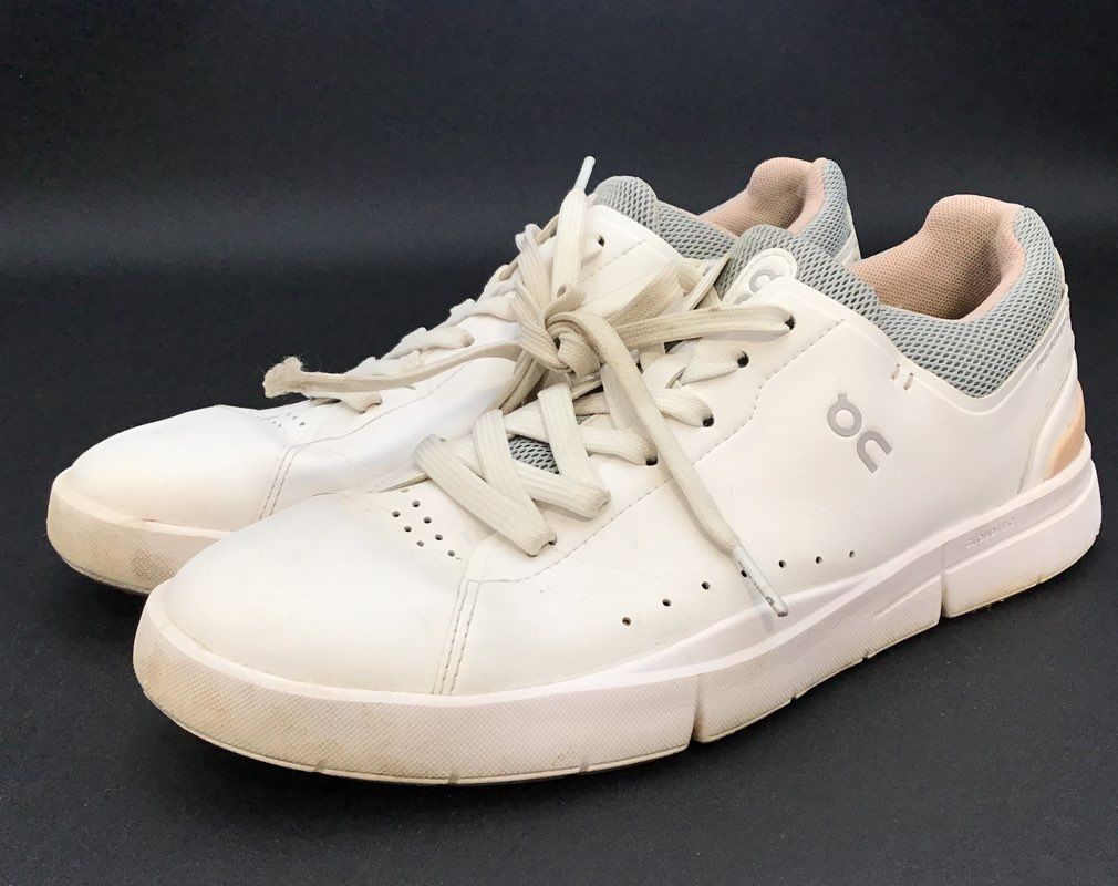 On Cloud Women&#39;s White Athletic Shoes - Size 10