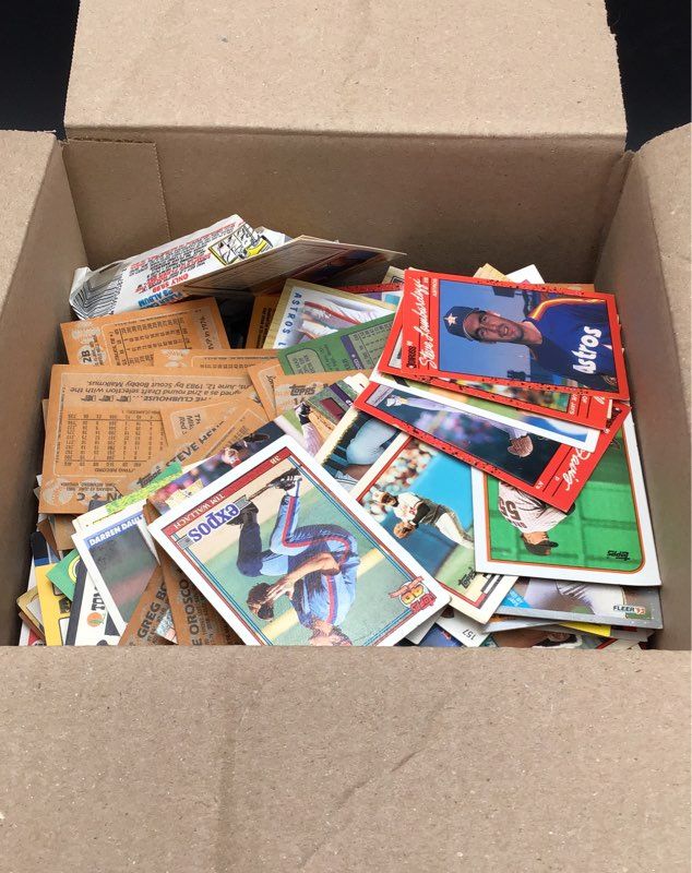 6.7 lbs. Lot of Baseball MLB Trading Cards. Medium Box, Unsorted