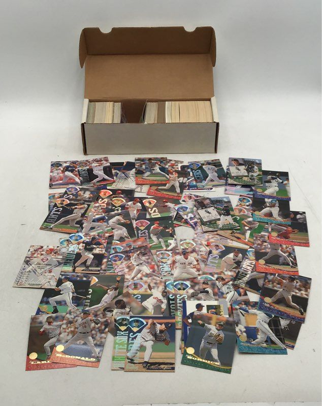 17.7 lbs. Lot of Baseball MLB Cards. Medium Box, Unsorted