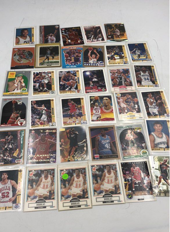 Lot Of Basketball NBA Cards. Medium Box, Unsorted