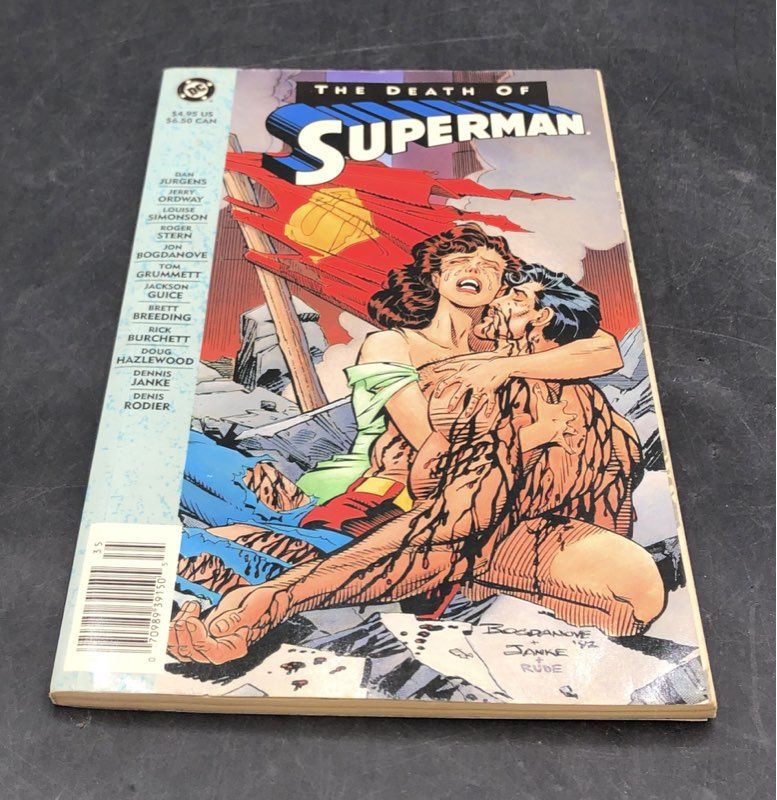 Marvel DC Superhero Graphic Novel Comic Lot Batman Spider-Man Superman 5 Comics