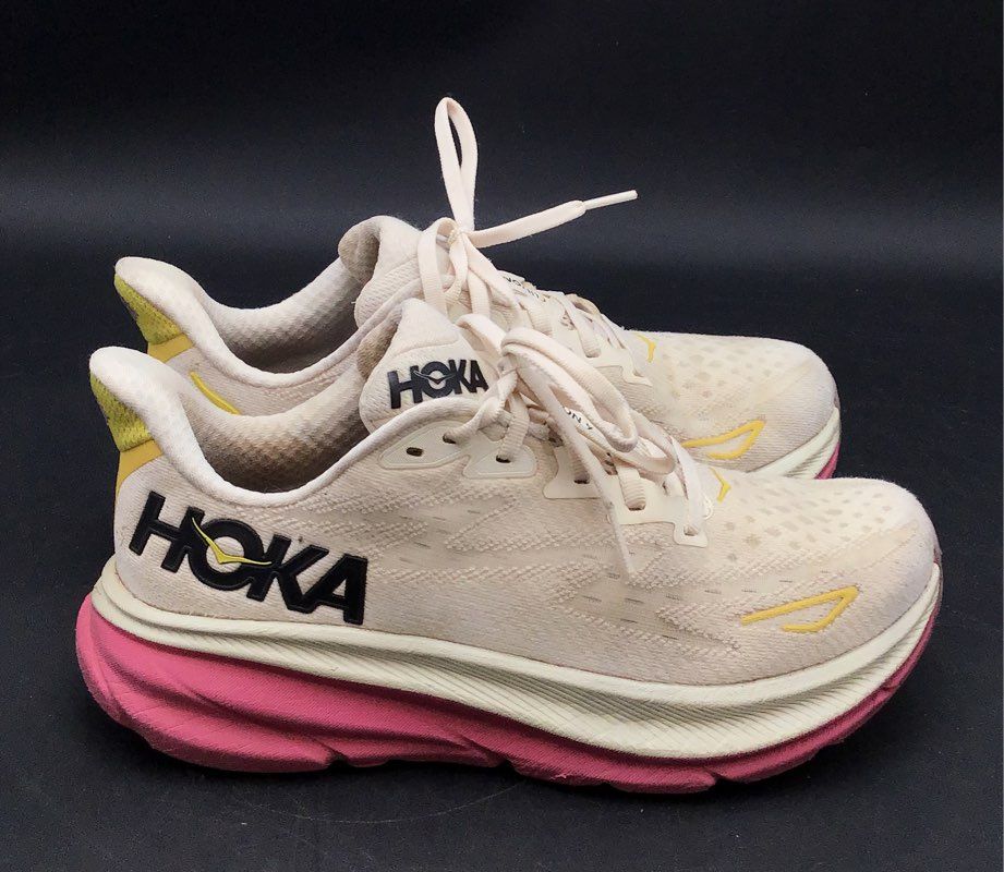 Hoka One One Women's Clifton 9 Pink Athletic Shoes