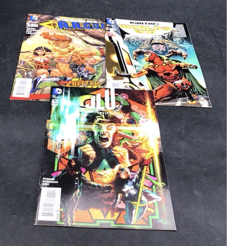 DC Comics Lot Mixed Era Superhero & Cartoon Approx 30 Books