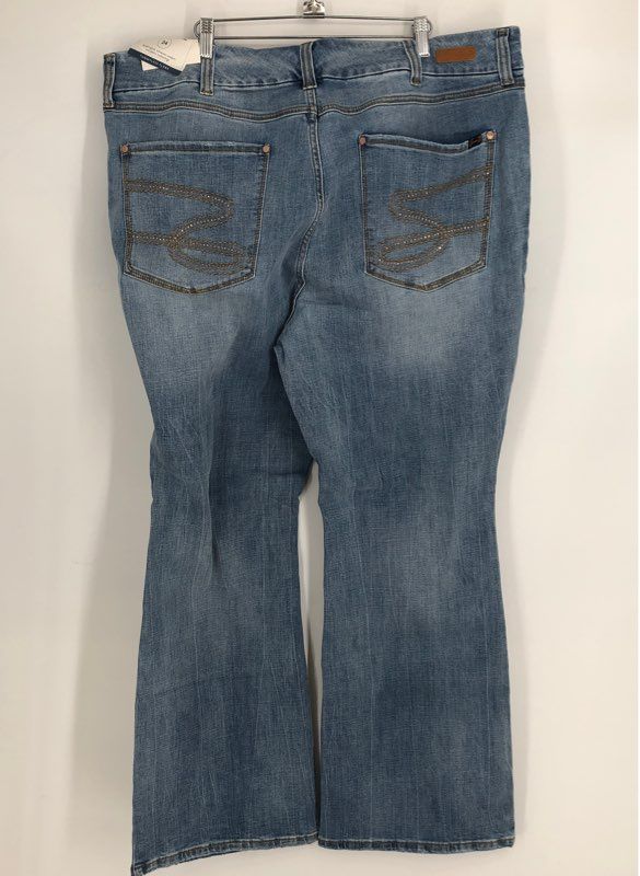 NWT Seven7 Women&#39;s Blue Denim Tummyless Flared Jeans - Size 24