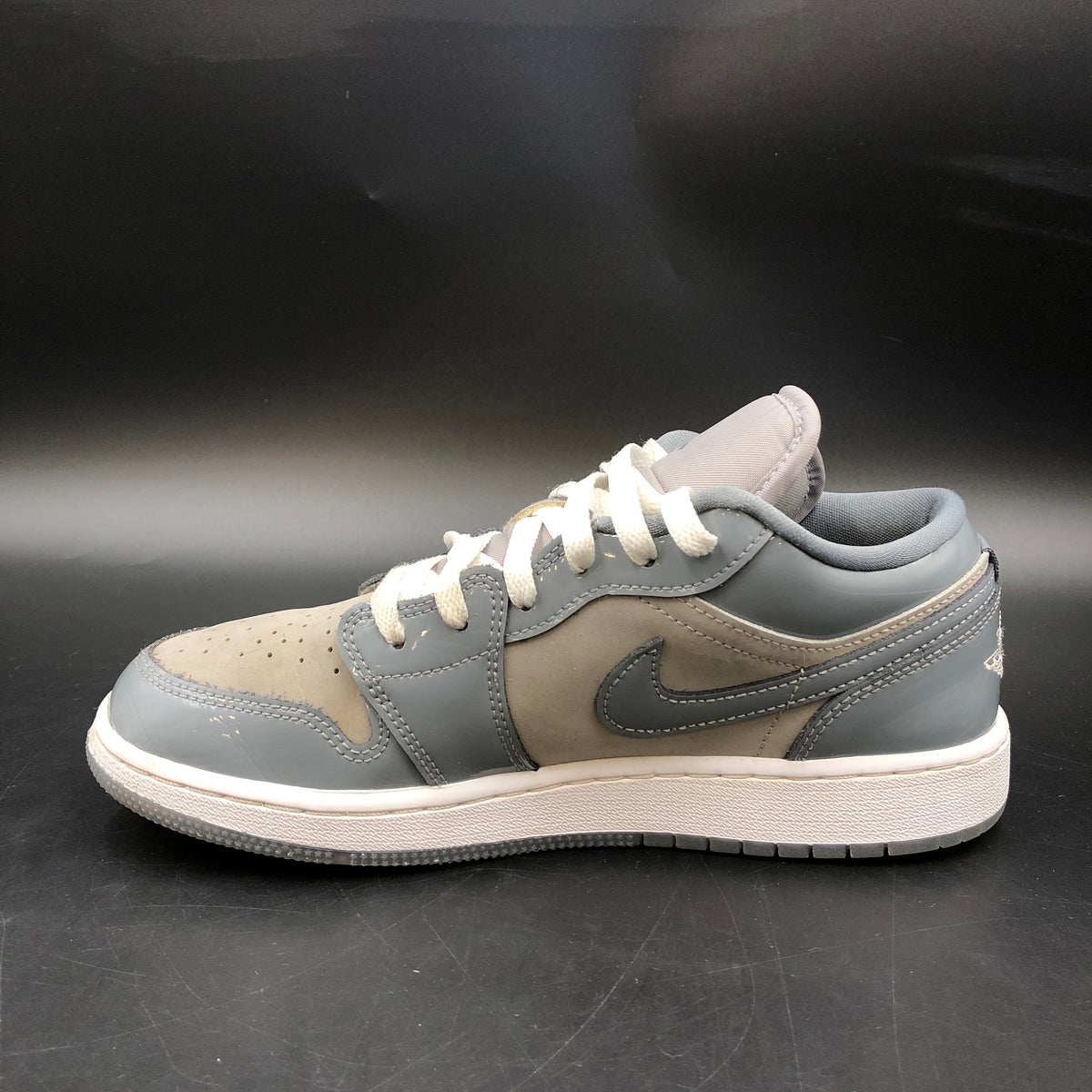Nike Air Jordan 1 Low Patent Cool Grey Boy's Sneakers Size 6Y COA