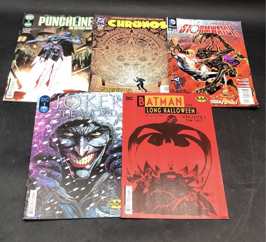 DC Comic Book Lot Modern & Copper Age Superhero Approximately 25 Comics