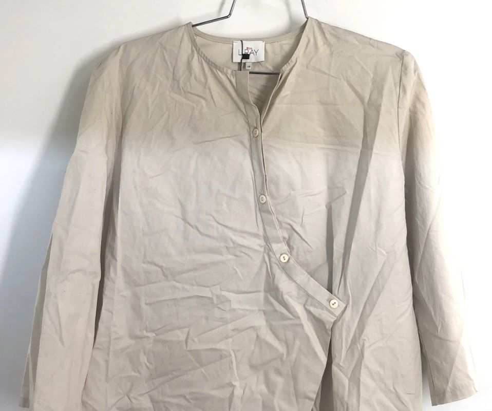 Miss L. Ray Women's Vanilla Kinsley Asymmetric Button Front Shirt NWT Sz 18