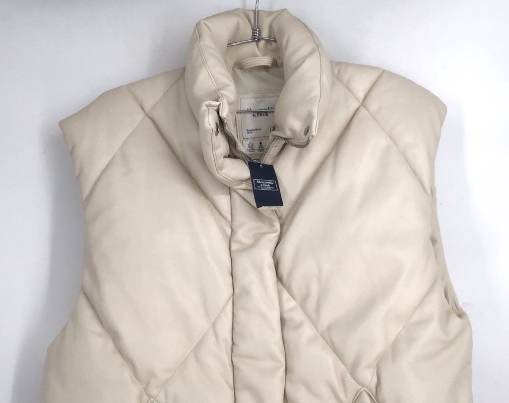 NWT Abercrombie &amp; Fitch Women&#39;s Cream Puffer Vest - Size XS