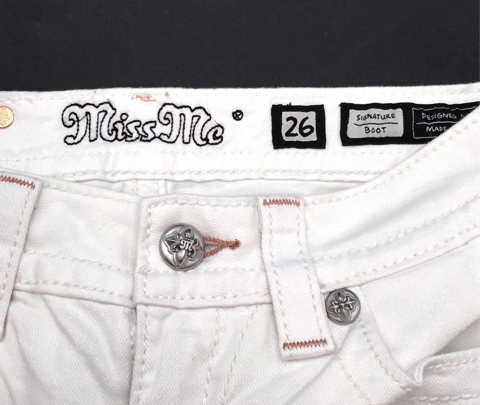 NWT Miss Me Women's White Fleur de Lis Embellished Signature Bootcut Jeans 26