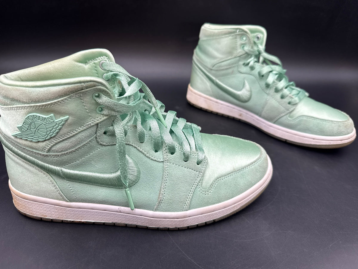 Nike Air Jordan 1 Retro High Season of Her Mint Foam Women's Size 9.5 COA