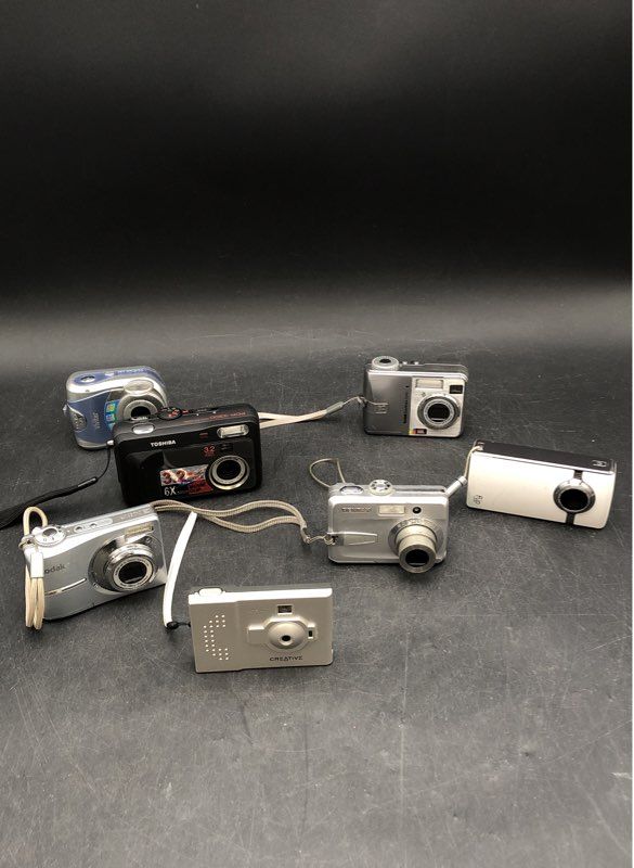 Vivitar Toshiba Kodak EasyShare C340 & More Point & Shoot Cameras Lot