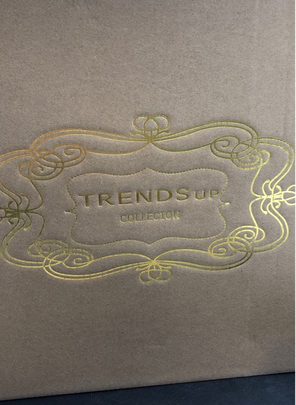 NIB Trendsup Collection Women's White Fashion Boots - Size 5.5