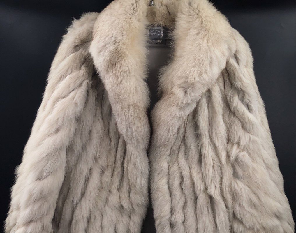 Vintage 90s Saga Fox Women's Natural Blue Fox Fur Coat Jacket Norway Cream