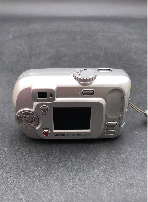 Kodak EasyShare CD40 Point & Shoot Digital Camera
