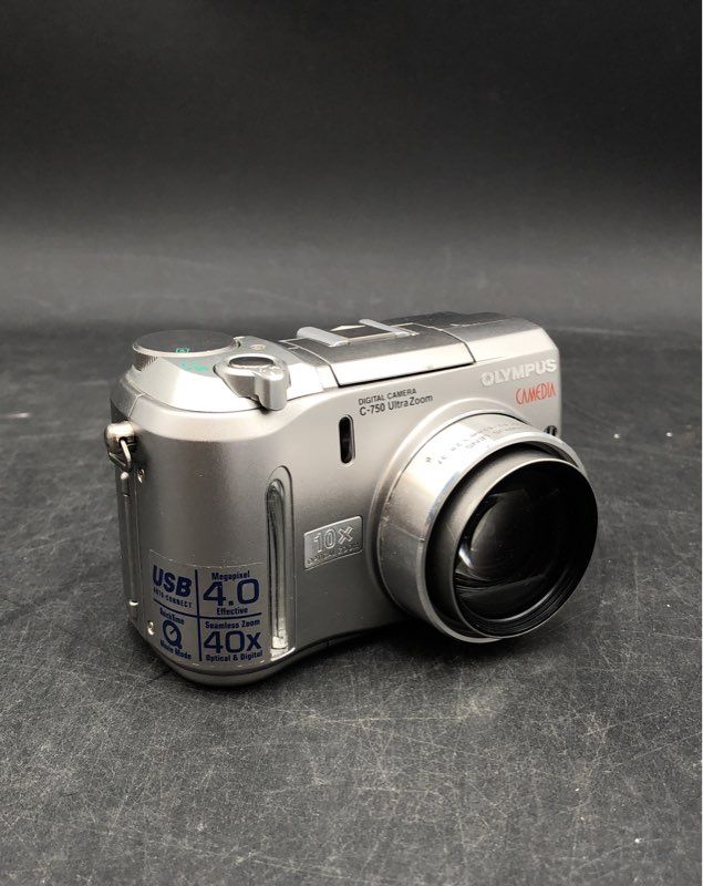 Olympus Camedia C-750 Ultra Zoom Digital Point & Shoot Camera With Accessories
