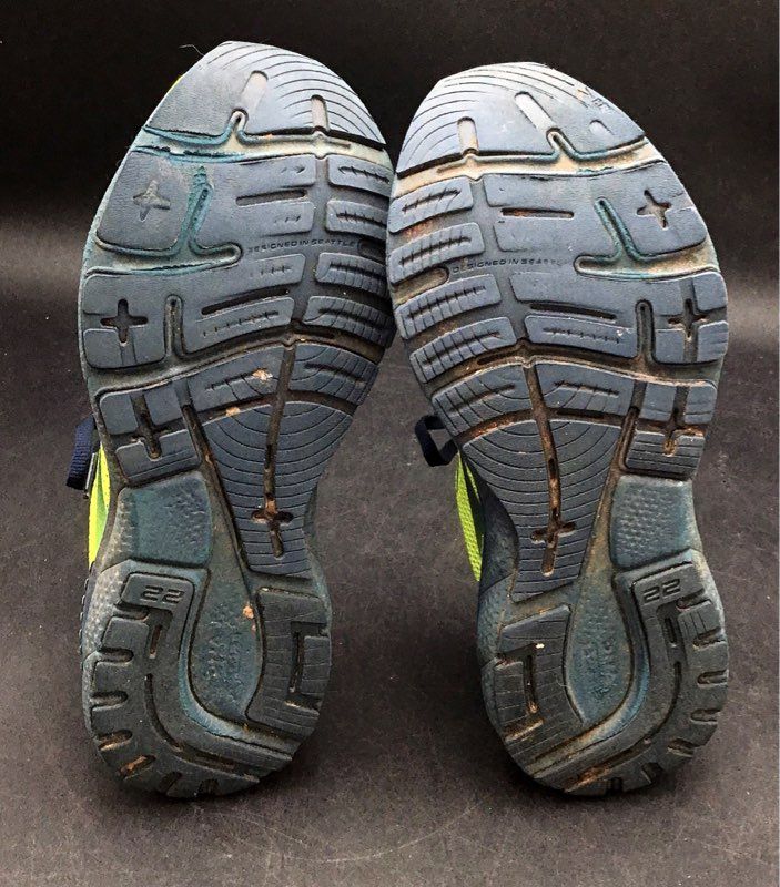 Brooks Men's Adrenaline Gts 22 Green Athletic Shoes - Size 7.5