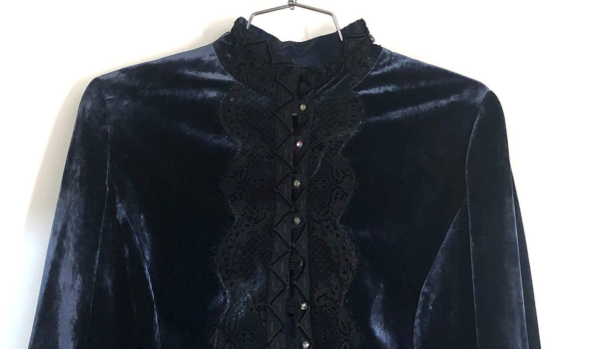 Vintage Y2K Saks Fifth Avenue Women's Navy Velvet Lace Rhinestone Blazer Jacket