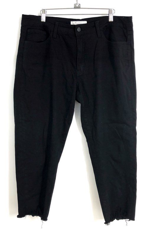 KanCan Women's Black Signature Buckle Exclusive Frayed Raw Hem Cropped Jeans 33