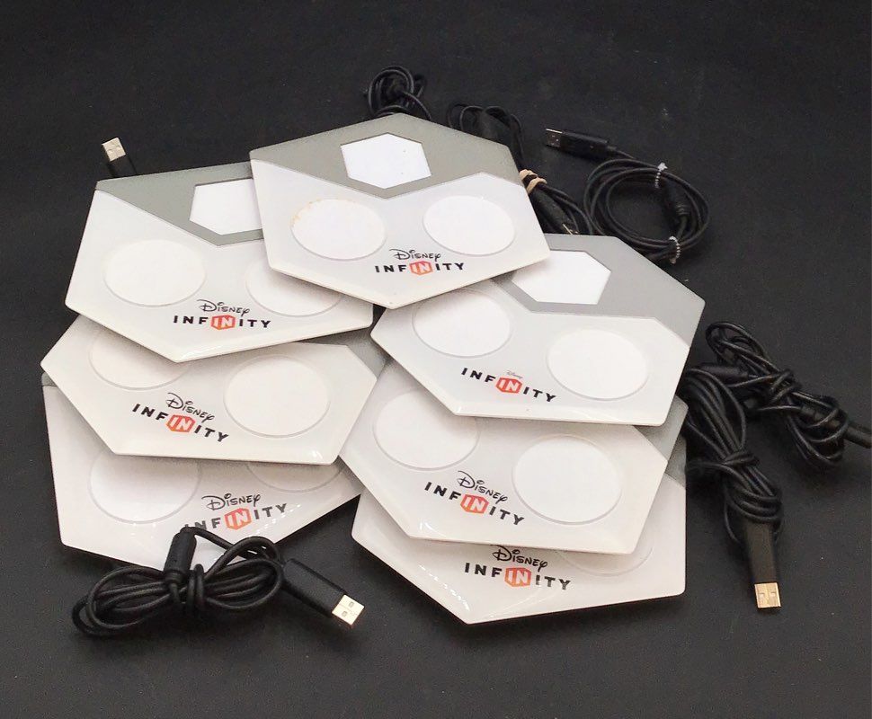 Disney Infinity USB Portal Base Pad And Action Figures Lot