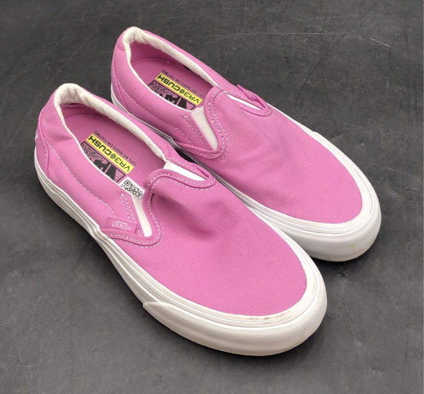 Vans Classic Slip-On VR3 Pink Canvas Butterfly Embroidered Size Women 6 Men 4.5