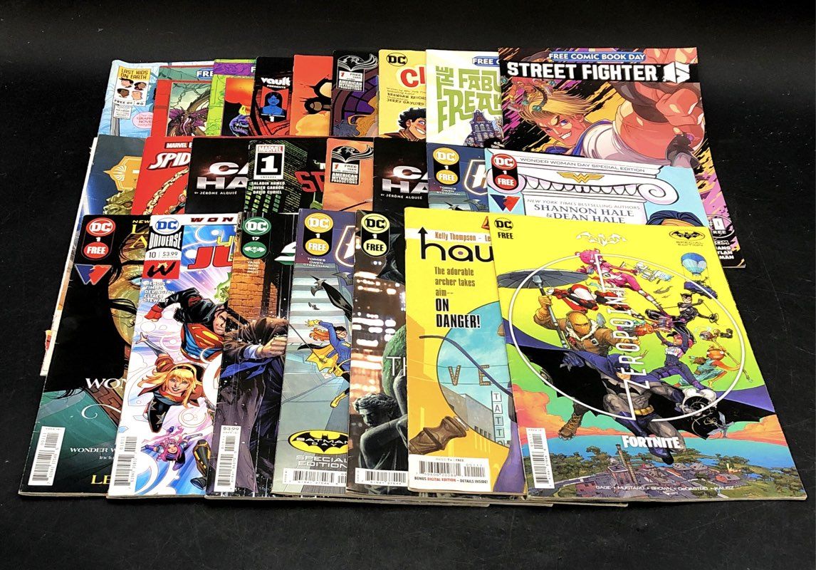 Comic Book Lot Marvel DC Modern Age Superhero Approx 25 Issues FCBD & Specials