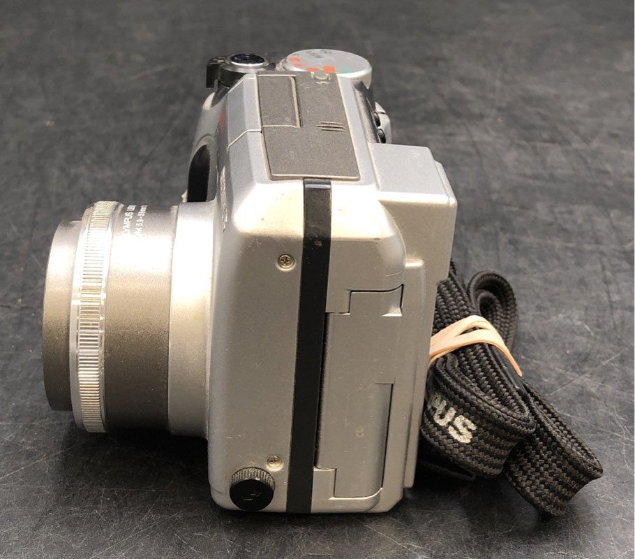 Olympus Camedia C-700 Ultra Zoom Compact Digital Camera