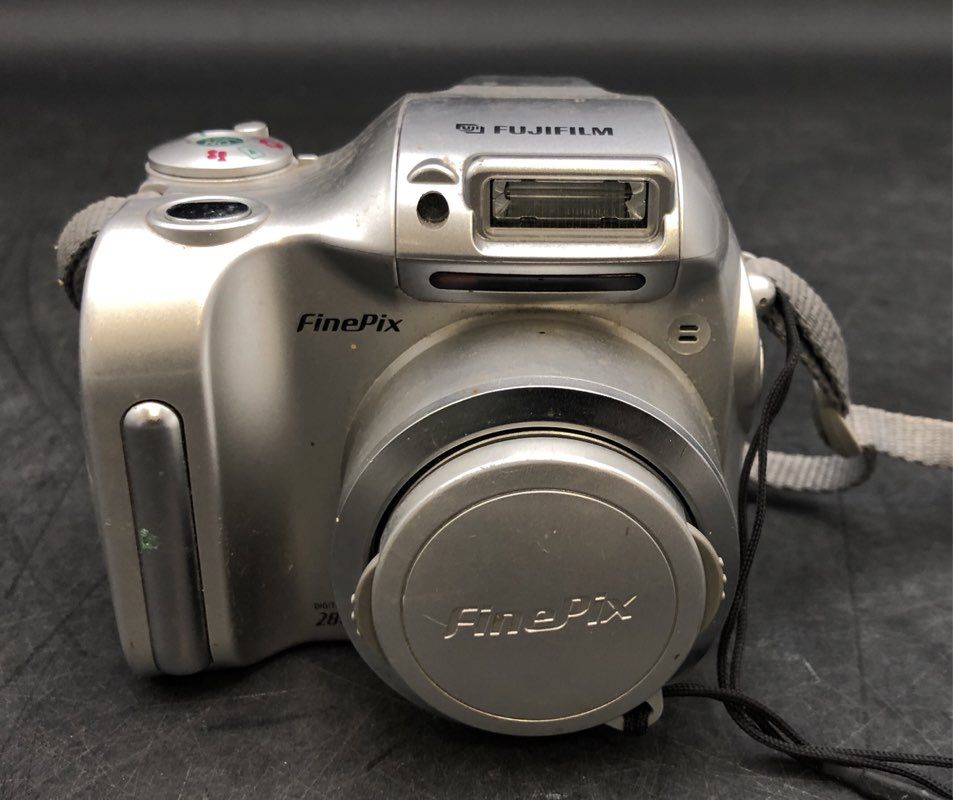 Fujifilm FinePix 2800Zoom Digital Camera