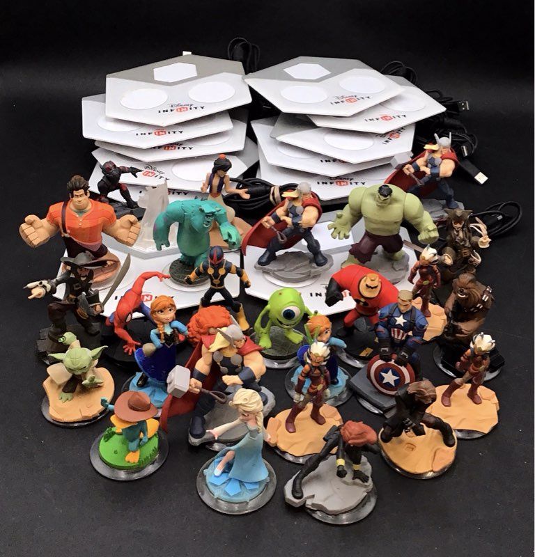 Disney Infinity USB Portal Base Pad And Action Figures Lot