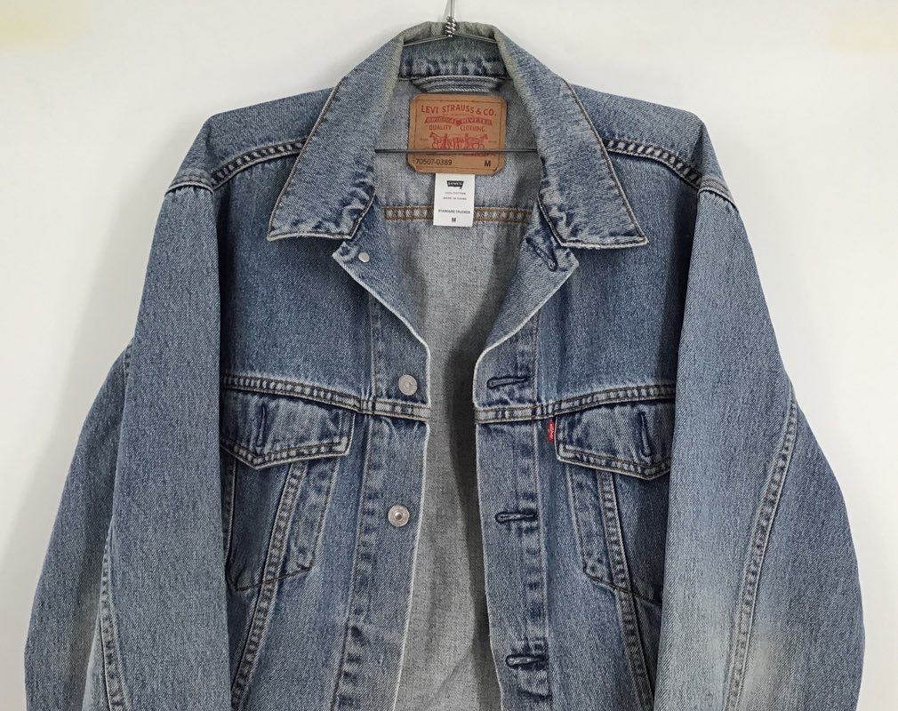 Levi&#39;s Men&#39;s Blue Denim Standard Trucker Jacket - Size M