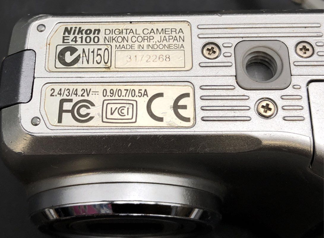 Nikon Coolpix E4100 Digital Compact Camera