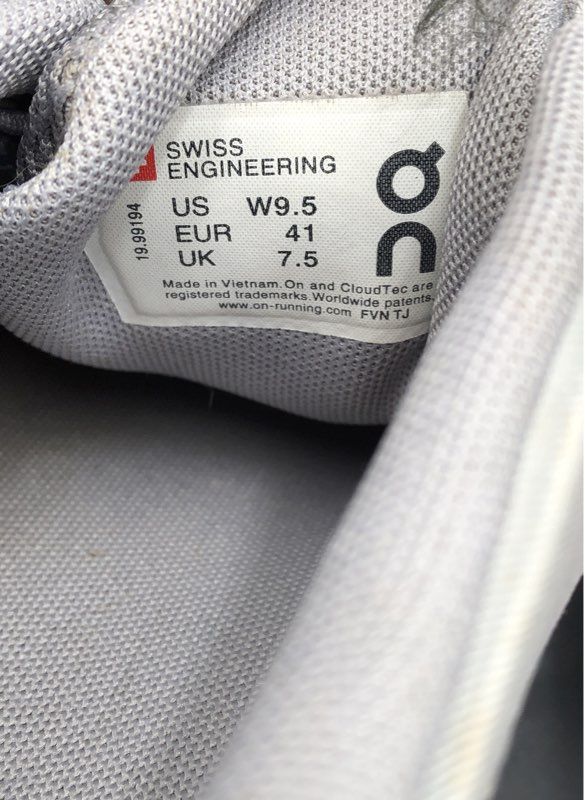 On Cloud Women's White Athletic Shoes - Size 9.5