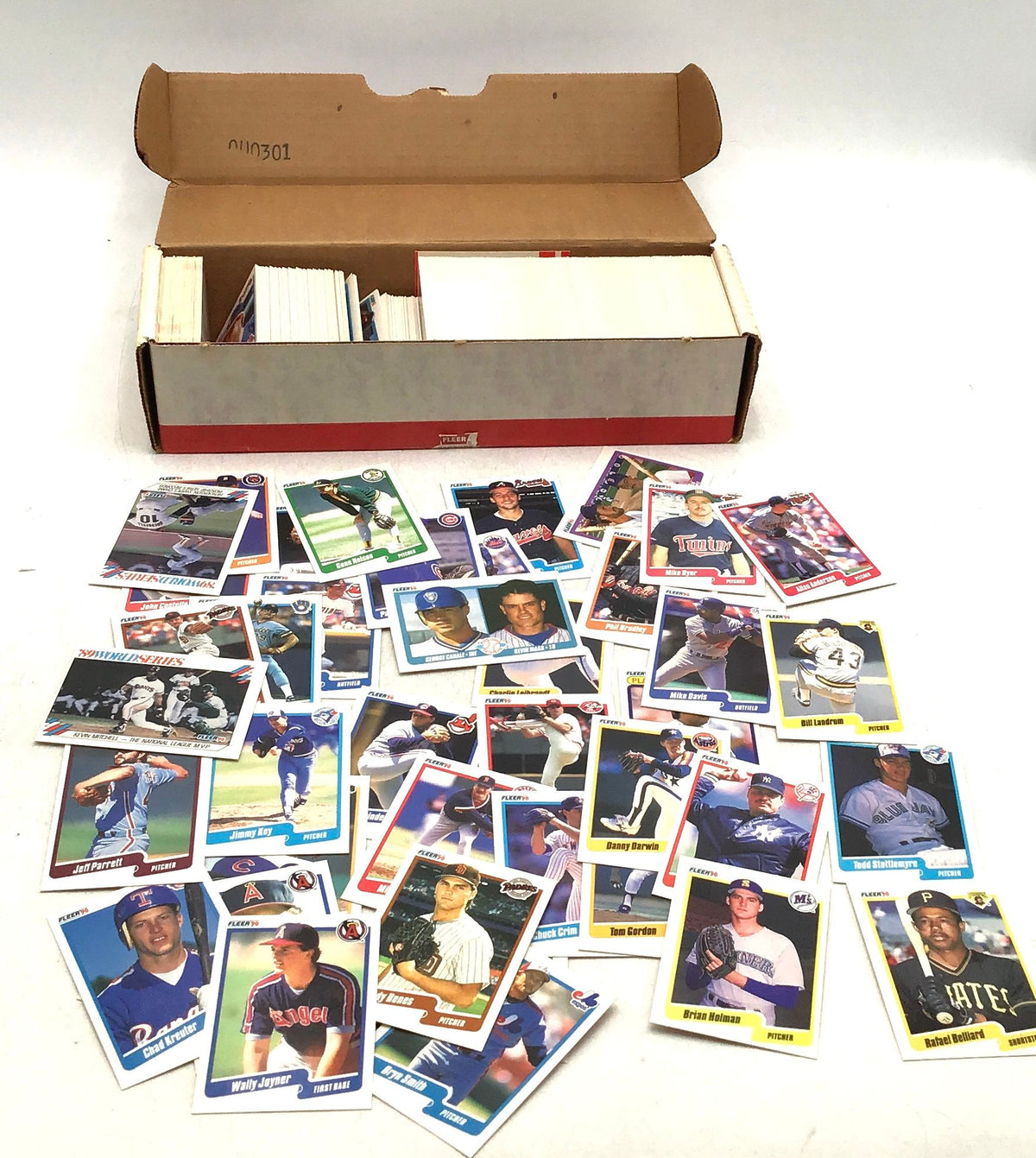 Lot Of Fleer Baseball MLB Cards. Medium Box, Unsorted