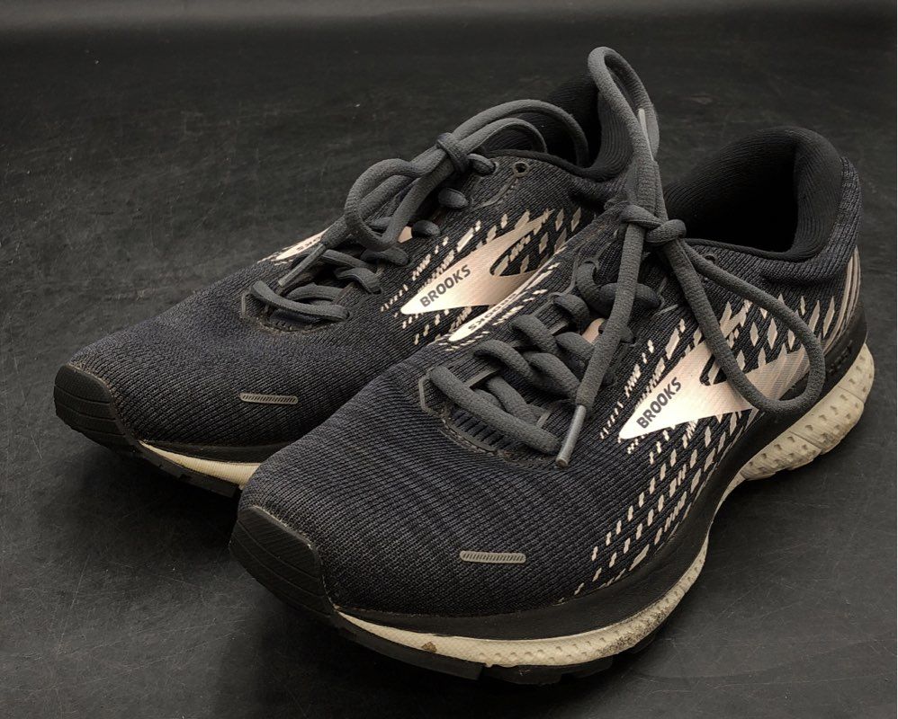 Brooks Women's Ghost 13 Black Athletic Shoes - Size 8