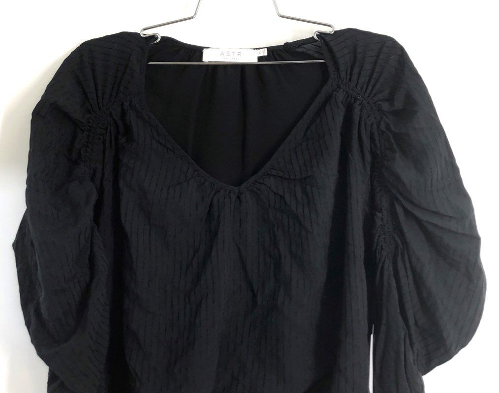 ASTR the Label Women's Black Puff Sleeve V-Neck Textured Blouse Top Sz M