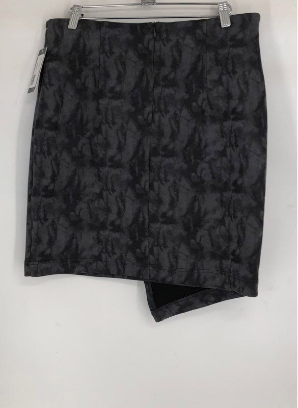 209WST38 Women's Gray Abstract Wrap Skirt - Size 8