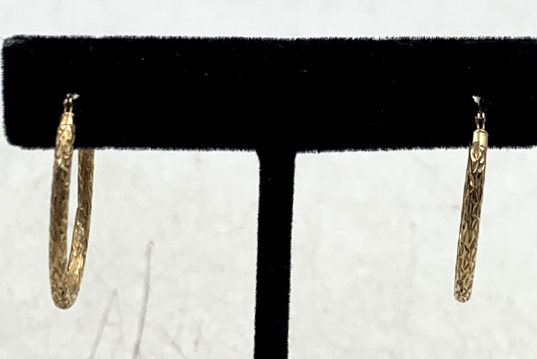 Terrific 10K Yellow Gold Hoop Earrings 0.86g