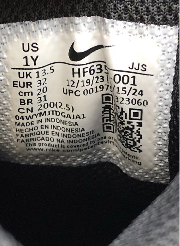 Nike Boys Black Athletic Shoes - Size 1Y