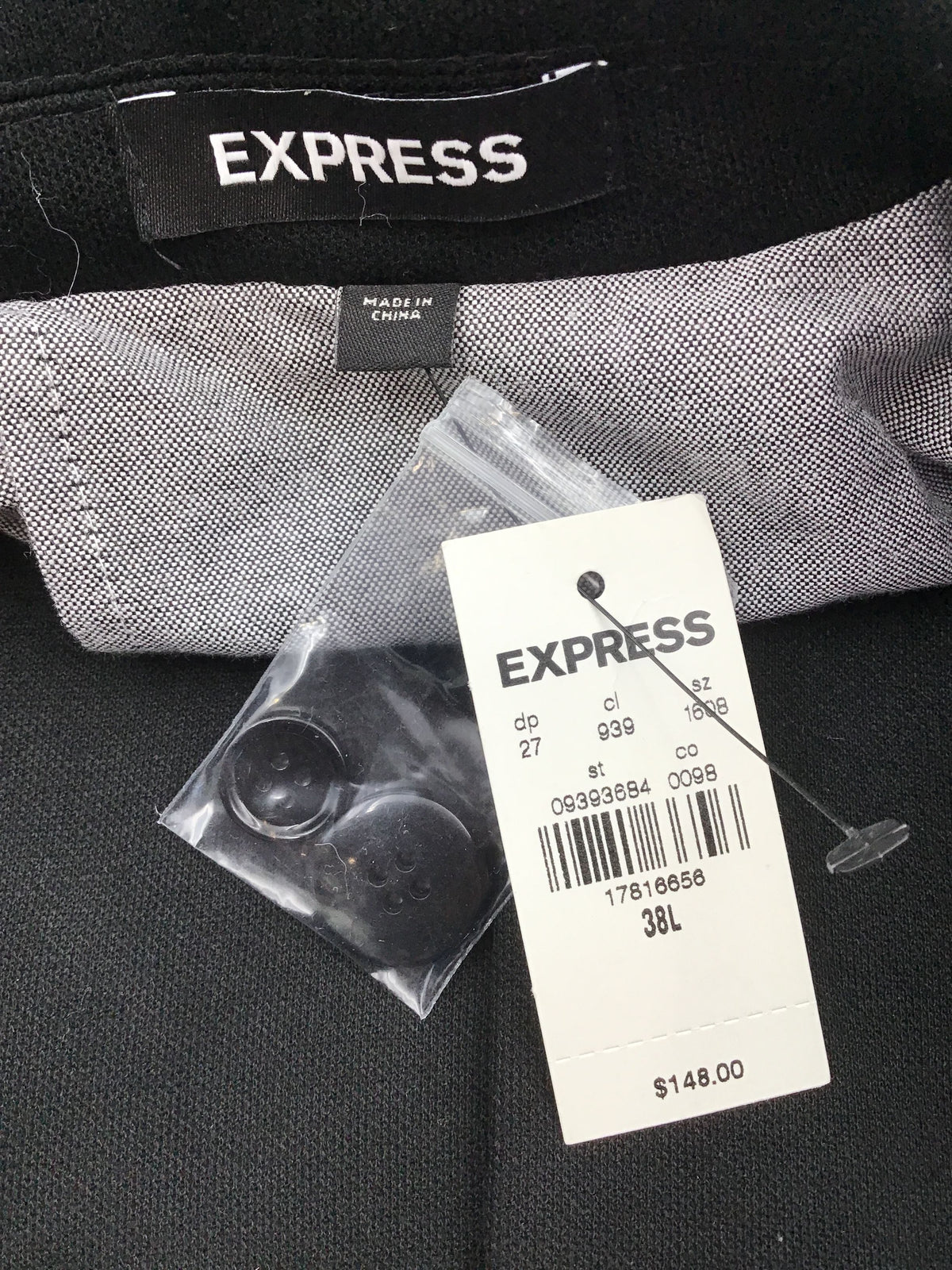 NWT Express Men&#39;s Black Notch Lapel Single-Breasted Blazer - Size 38L