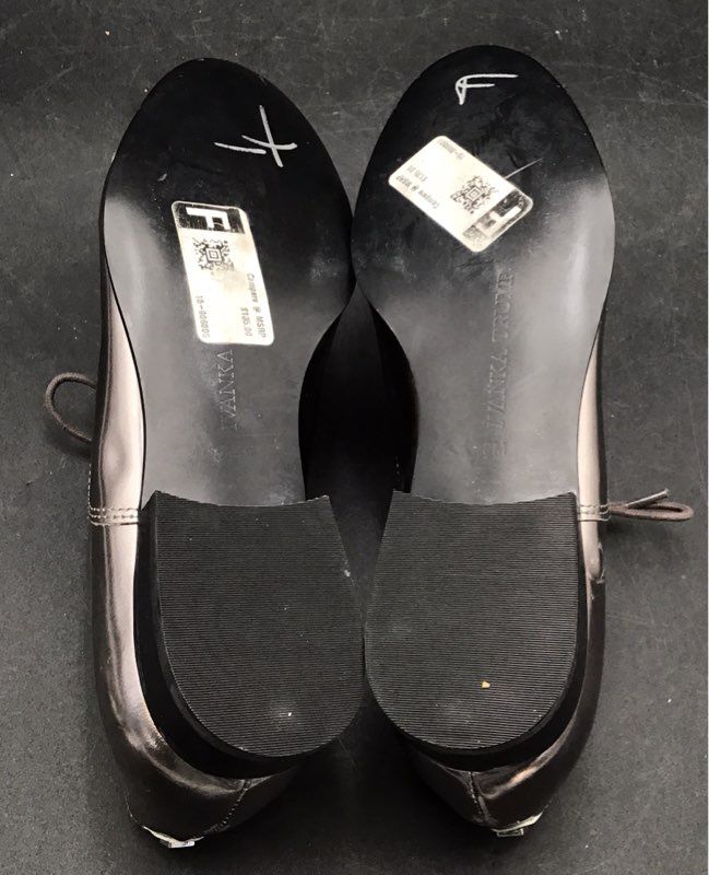 Ivanka Trump Glie Metallic Pewter Cap Toe Oxfords Dress Shoes Womens Size 8