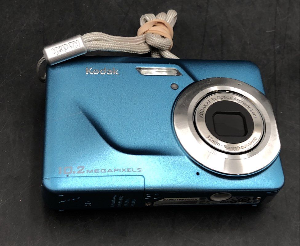 Kodak EasyShare C180 Point & Shoot Camera With Case
