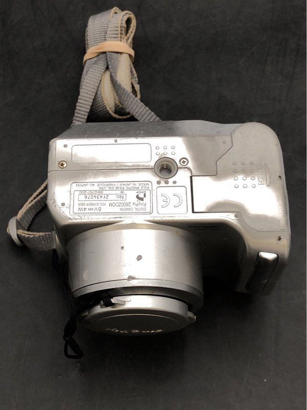 Fujifilm FinePix 2800Zoom Digital Camera