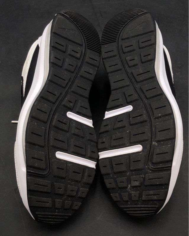Nike Air Max AP White Black Running Shoes Men's Size 10