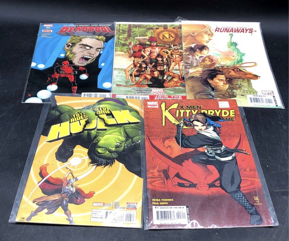Marvel Comic Lot Modern Age Deadpool Runaways Hulk Hawkeye Mixed 20 Comics