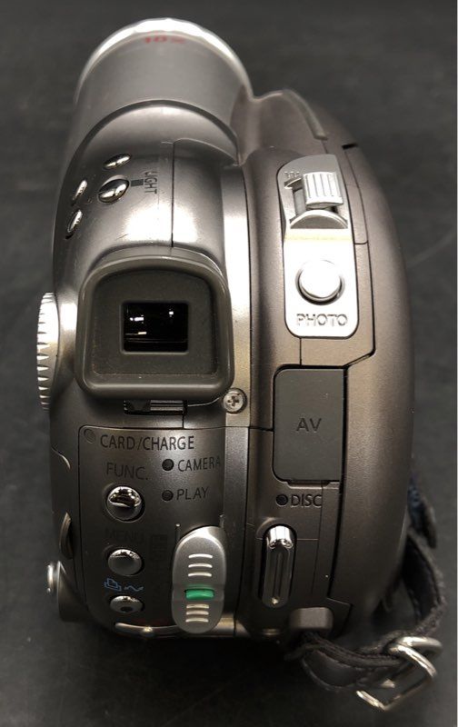 Canon DC40 Compact DVD Camcorder With Adapter