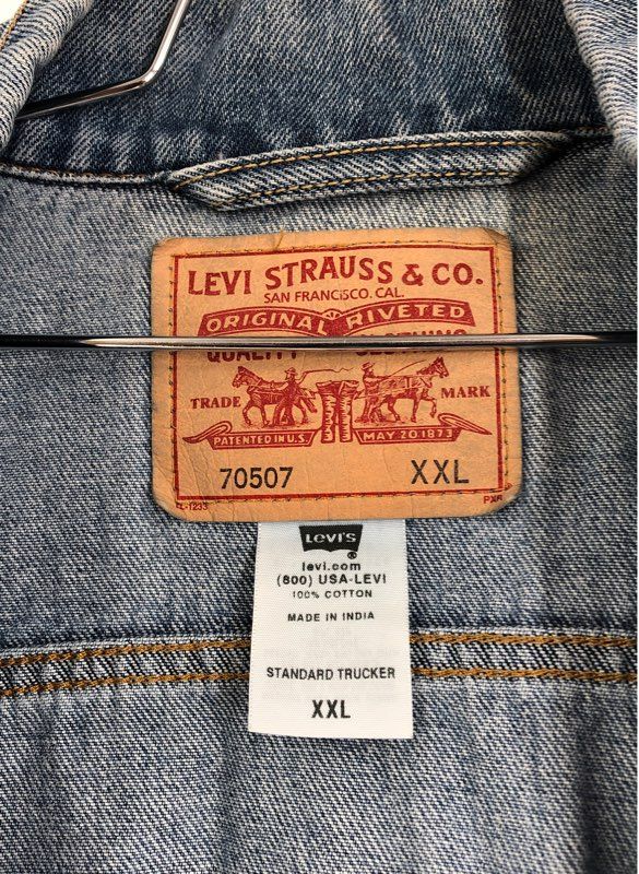 Levi&#39;s Men&#39;s Blue Cotton Collared Denim Trucker Jacket - Size 2XL