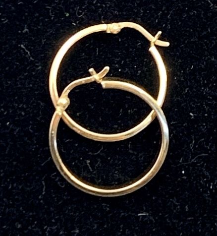 Gorgeous 14K Gold Hoop Earrings 2.3g