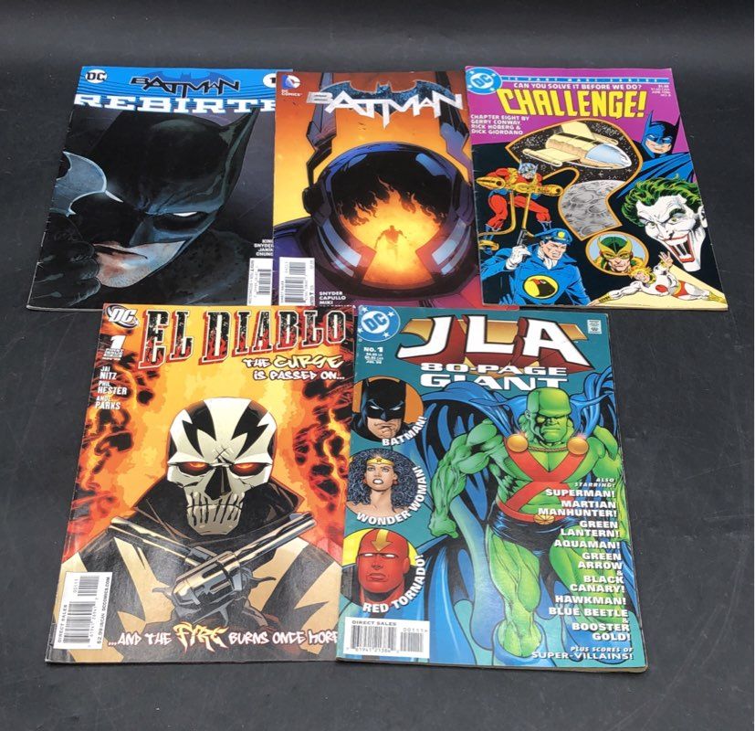 DC Comic Book Lot Modern Age Superhero Mixed Titles Approximately 25 Comics