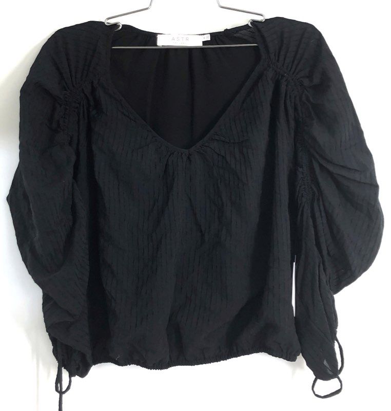 ASTR the Label Women's Black Puff Sleeve V-Neck Textured Blouse Top Sz M