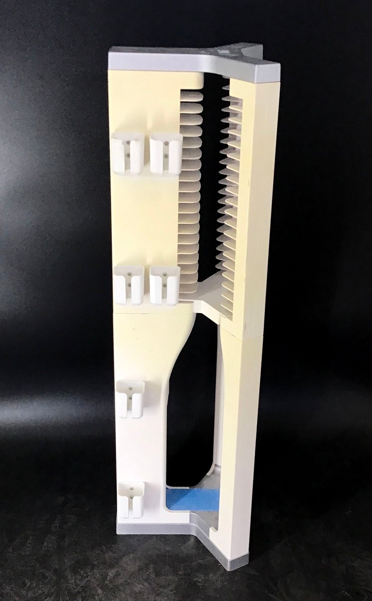 Nintendo Wii White Game Storage Rack Tower Disk Stand