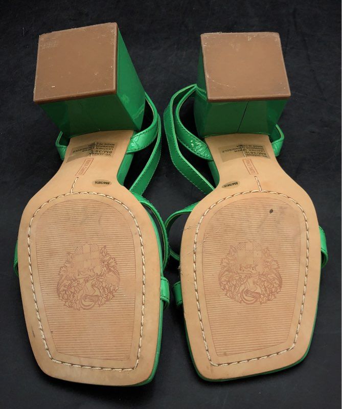 Vince Camuto Jaren Green Patent Leather Square Toe Block Heel Sandals Size 8